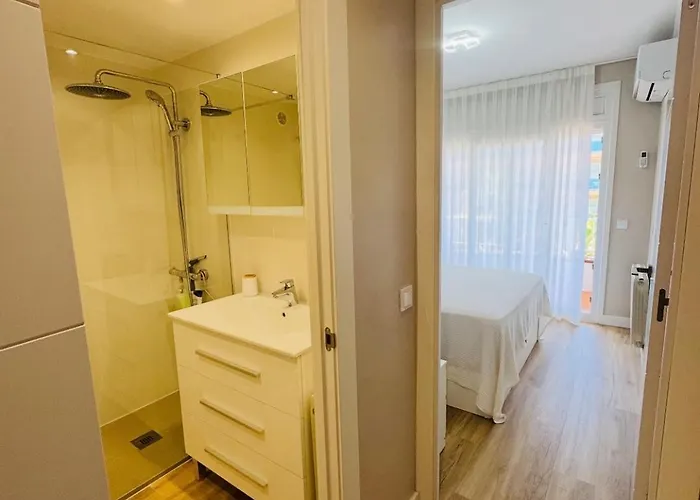 Lujoso Piso Enfrente De Playa De Fenals, 2 Terrazas شقة *