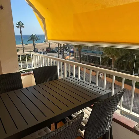 アパート Lujoso Piso Enfrente De Playa De Fenals, 2 Terrazas リョレート・デ・マル