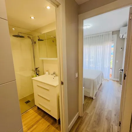 Lujoso Piso Enfrente De Playa De Fenals, 2 Terrazas 아파트 *