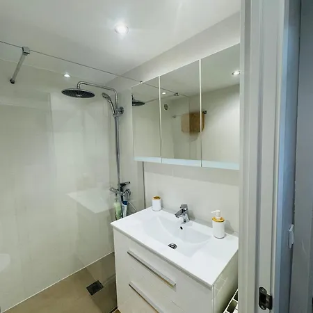 アパート Lujoso Piso Enfrente De Playa De Fenals, 2 Terrazas *