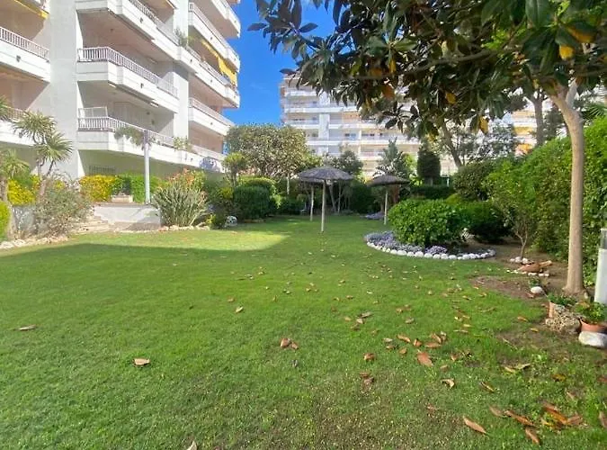 Апартаменты Lujoso Piso Enfrente De Playa De Fenals, 2 Terrazas *