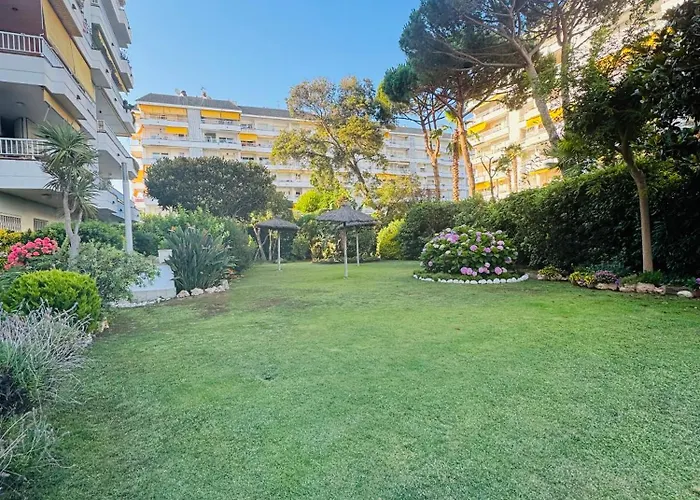 Apartmán Lujoso Piso Enfrente De Playa De Fenals, 2 Terrazas