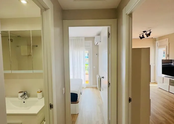 Lujoso Piso Enfrente De Playa De Fenals, 2 Terrazas