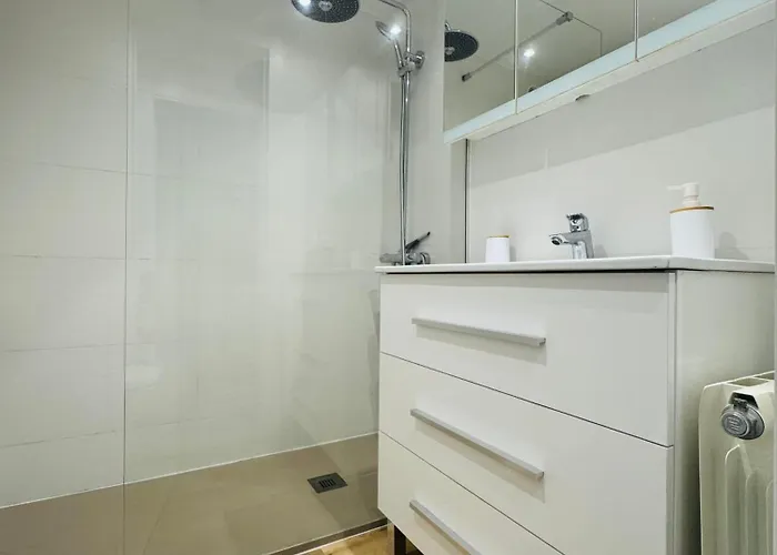 Lujoso Piso Enfrente De Playa De Fenals, 2 Terrazas Apartmán *