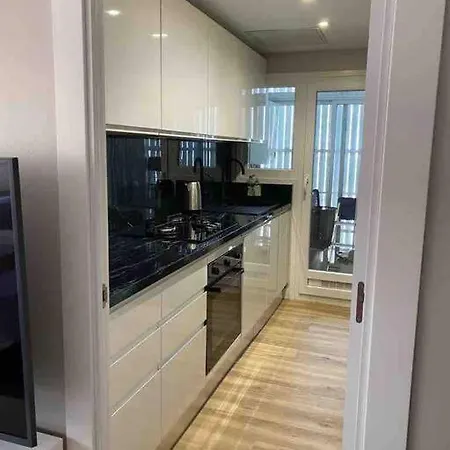 Lujoso Piso Enfrente De Playa De Fenals, 2 Terrazas Apartamento *