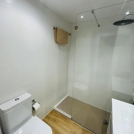 Lujoso Piso Enfrente De Playa De Fenals, 2 Terrazas Apartamento *