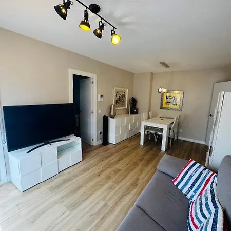 Apartamento Lujoso Piso Enfrente De Playa De Fenals, 2 Terrazas *