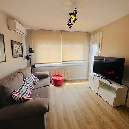 Lujoso Piso Enfrente De Playa De Fenals, 2 Terrazas Apartamento