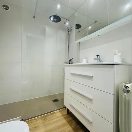 Lujoso Piso Enfrente De Playa De Fenals, 2 Terrazas Daire *