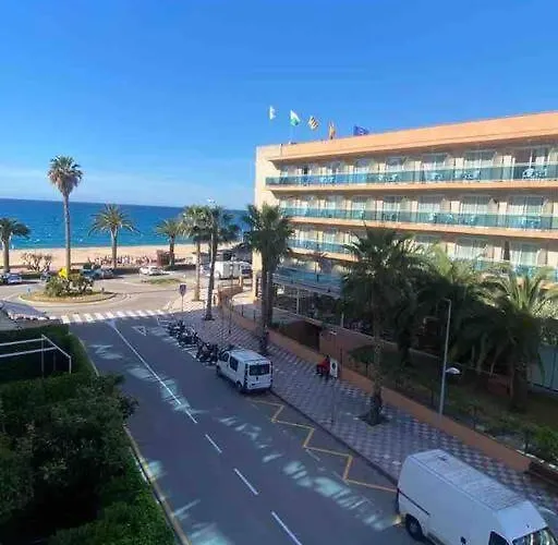 Lujoso Piso Enfrente De Playa De Fenals, 2 Terrazas