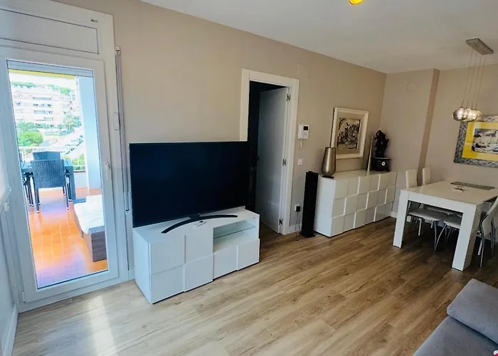 Lujoso Piso Enfrente De Playa De Fenals, 2 Terrazas Apartman *