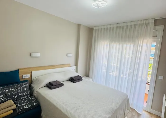 Lujoso Piso Enfrente De Playa De Fenals, 2 Terrazas Apartman